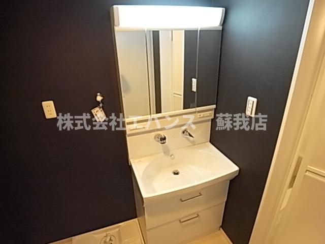 洗面設備　使いやすい独立洗面台です