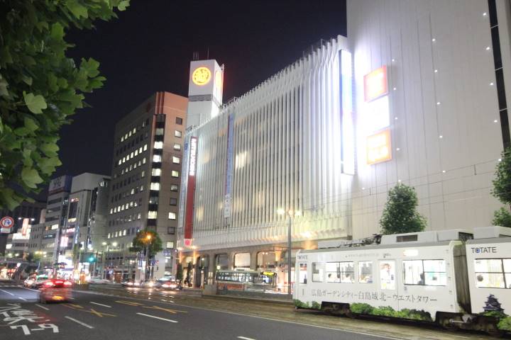 ショッピングセンター　三越デパート（ショッピングセンター）まで930m
