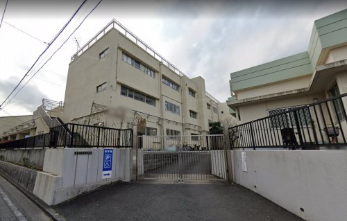 小学校　横浜市立豊岡小学校（小学校）まで484m