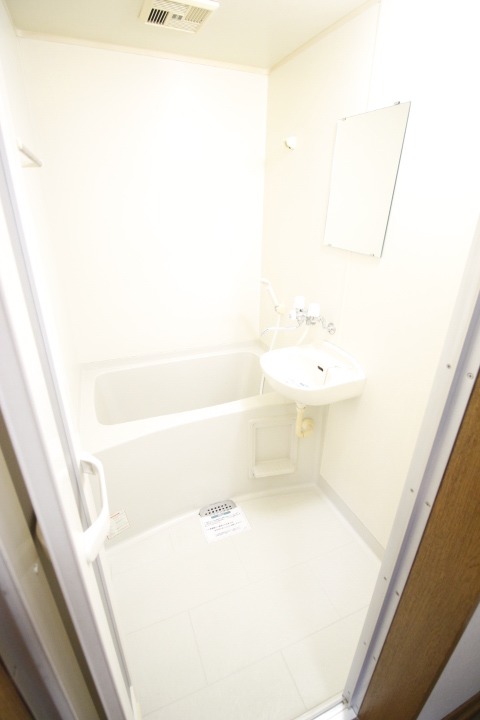 バス・シャワールーム　※他部屋参考写真