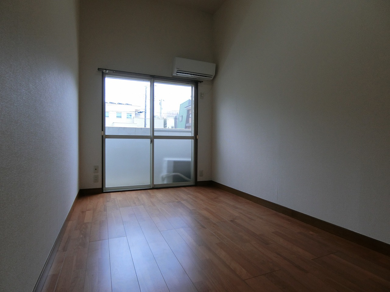 居室・リビング　※別部屋参考写真