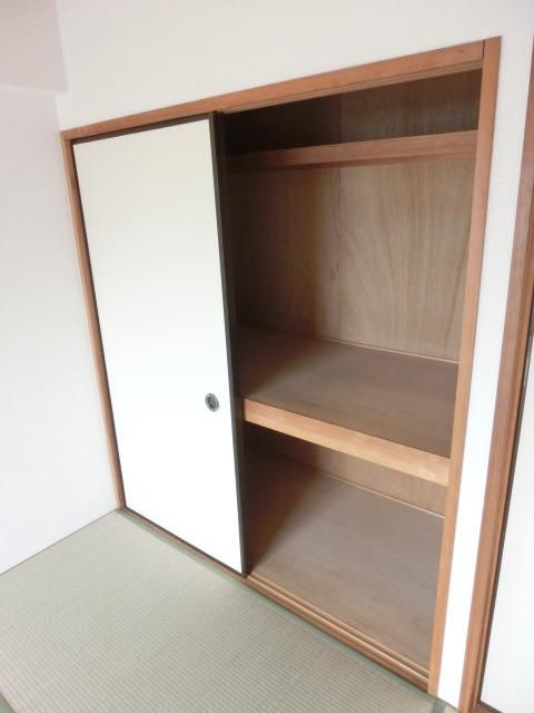 収納　押入れ収納有ります