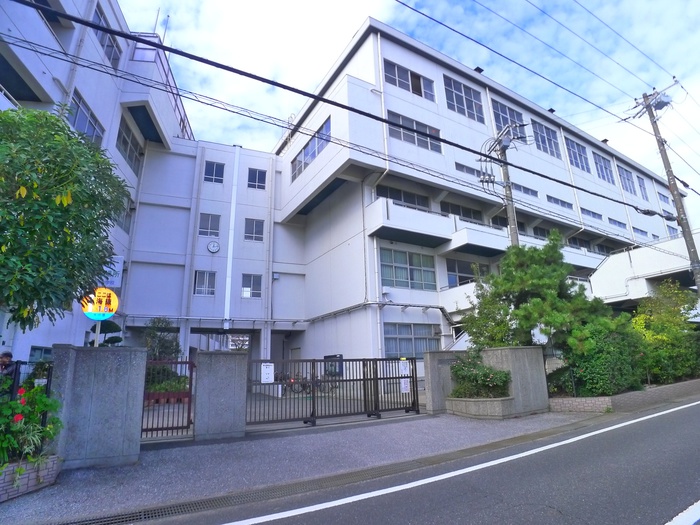 中学校　大洲中学校（中学校）まで160m