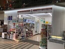 コンビニ　セブンイレブンキヨスクJR天満駅改札口店（コンビニ）まで77m