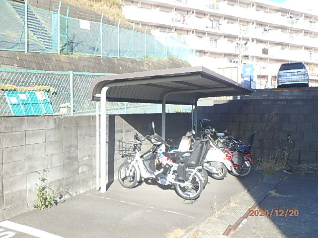 その他共有部分　屋根付き駐輪場（バイク駐車可・自転車優先）