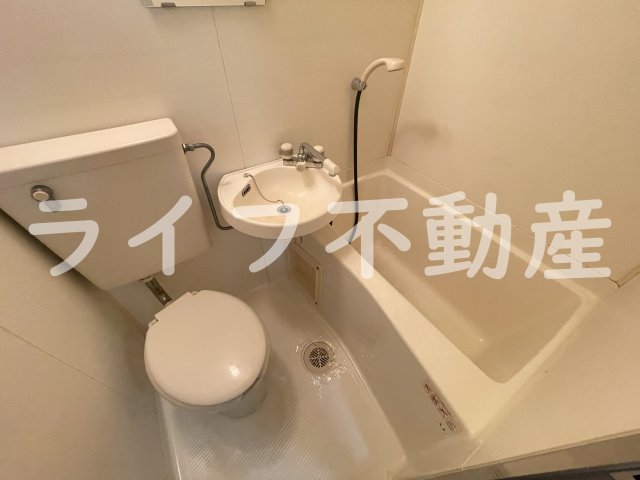 バス・シャワールーム　落ち着いた空間のお風呂です