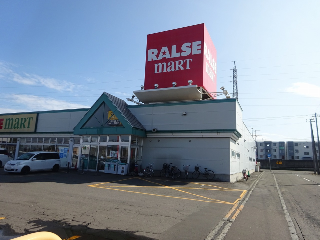 スーパー　ラルズマート恵み野店（スーパー）まで529m