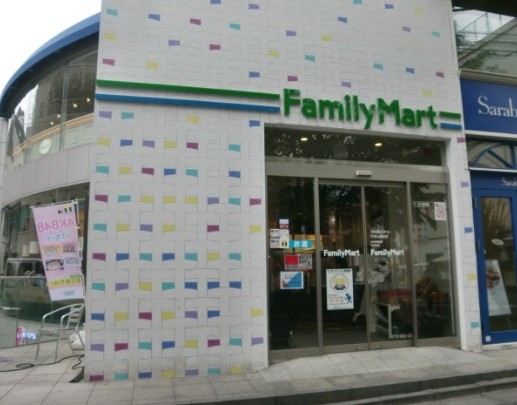 コンビニ　ファミリーマート代官山駅前店（コンビニ）まで198m