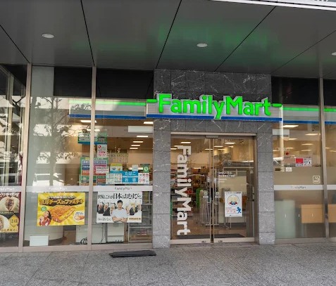 コンビニ　ファミリーマート恵比寿南三丁目店（コンビニ）まで286m