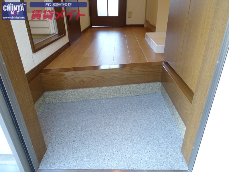 玄関　同タイプ部屋写真です。