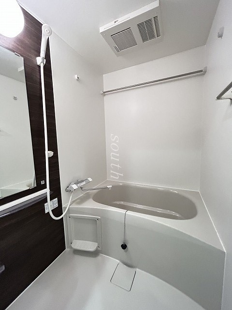 バス・シャワールーム　部屋・階数により室内カラーが異なる場合がございます