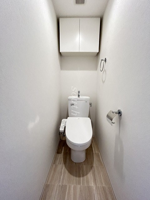 トイレ　部屋・階数により室内カラーが異なる場合がございます