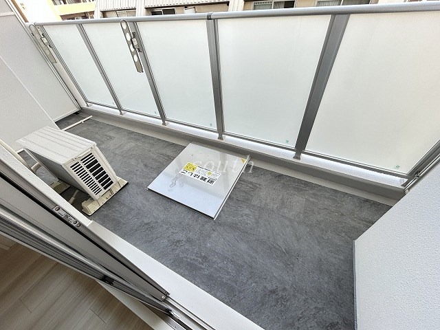バルコニー　部屋・階数により室内カラーが異なる場合がございます