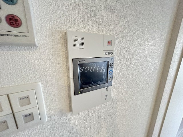 セキュリティ　部屋・階数により室内カラーが異なる場合がございます
