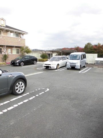駐車場　駐車場完備です