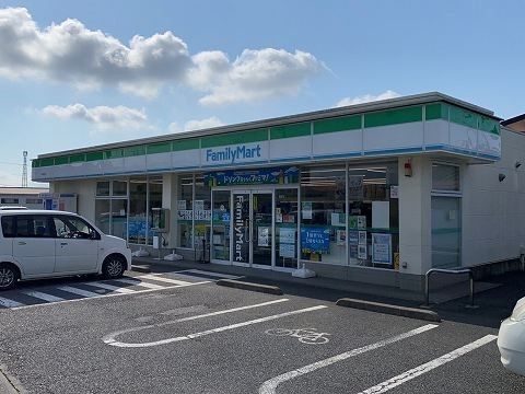 コンビニ　ファミリーマート（コンビニ）まで600m