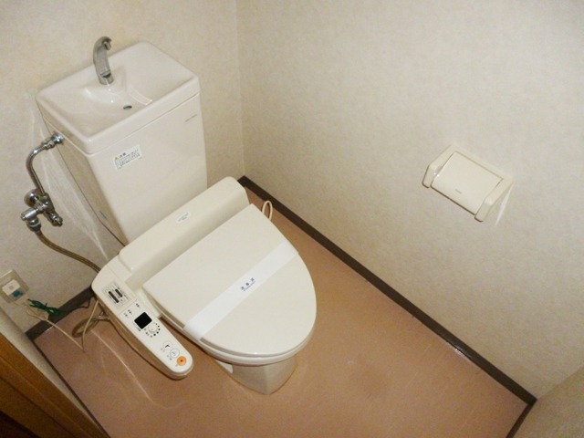 トイレ　温水洗浄便座付き☆