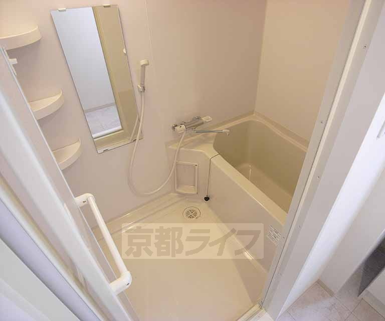 バス・シャワールーム　浴室乾燥機付きの綺麗なお風呂です。