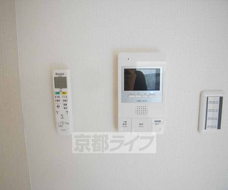 その他設備　モニター付のインターホンです。