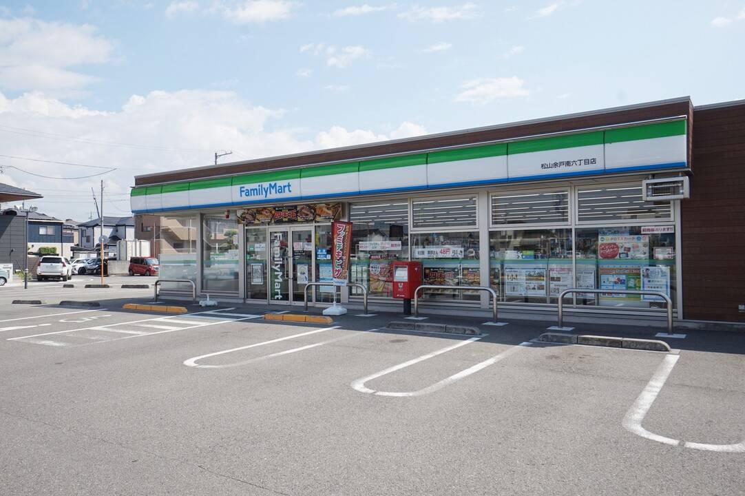 コンビニ　ファミリーマート松山余戸南六丁目店（コンビニ）まで401m