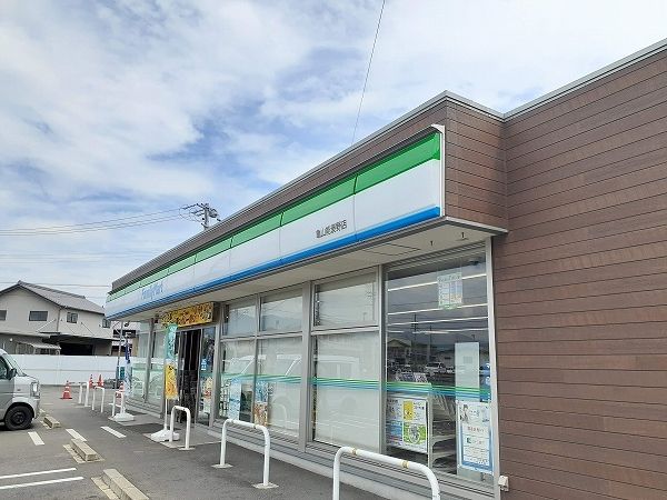 コンビニ　ファミリーマート亀山能褒野店（コンビニ）まで1650m