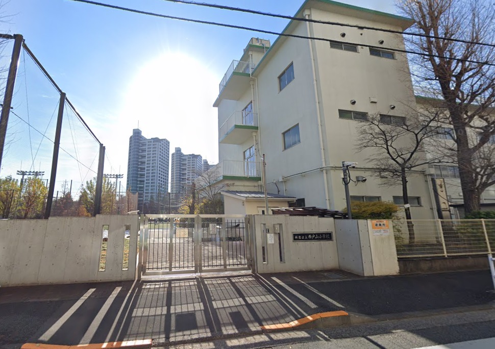 小学校　新宿区立西戸山小学校（小学校）まで452m