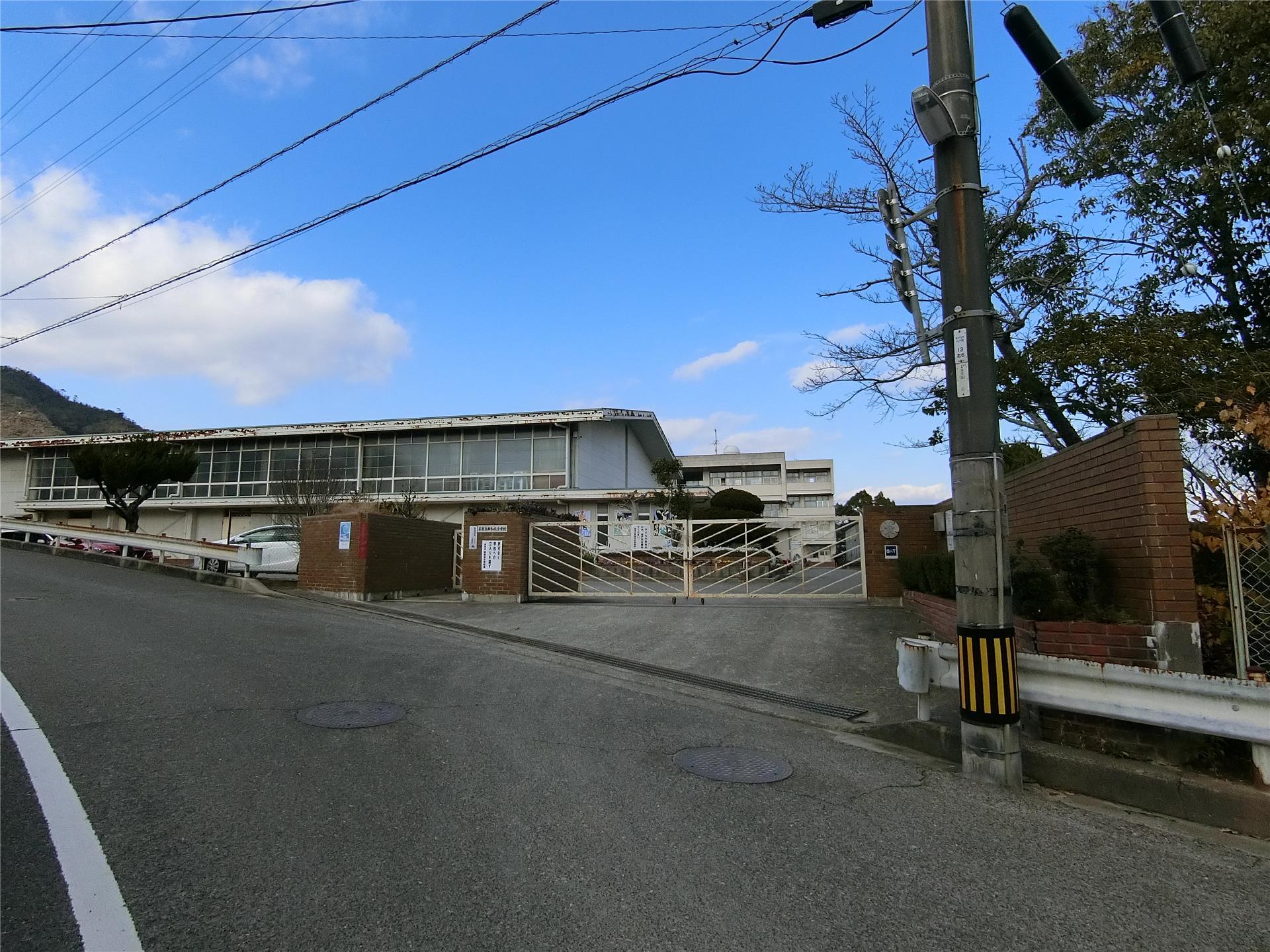 小学校　呉市立昭和北小学校（小学校）まで500m