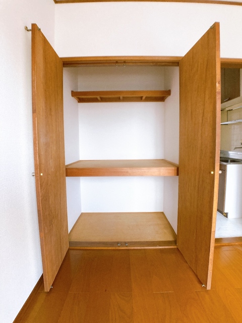 収納　※補修前の参考画像の為、設備等は現況優先。