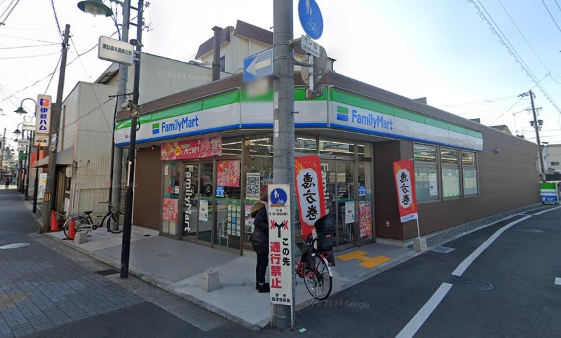 コンビニ　ファミリーマート諏訪ノ森駅前店（コンビニ）まで206m