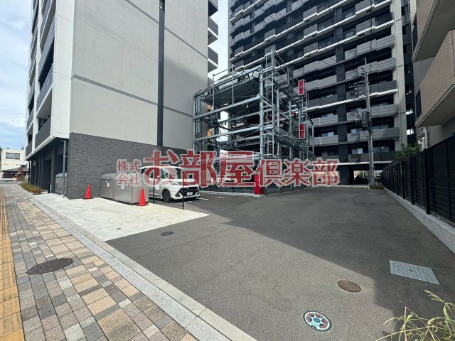 駐車場　駐車場があるので、車を買う予定の方も安心です