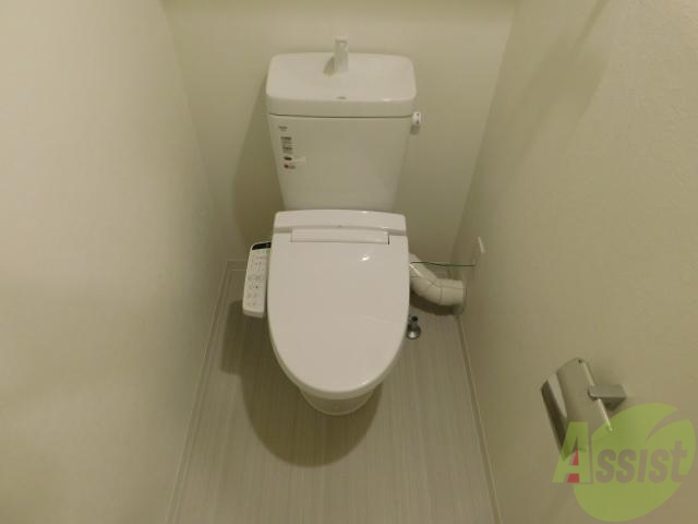 トイレ　綺麗なトイレで、ウォシュレットつきです。