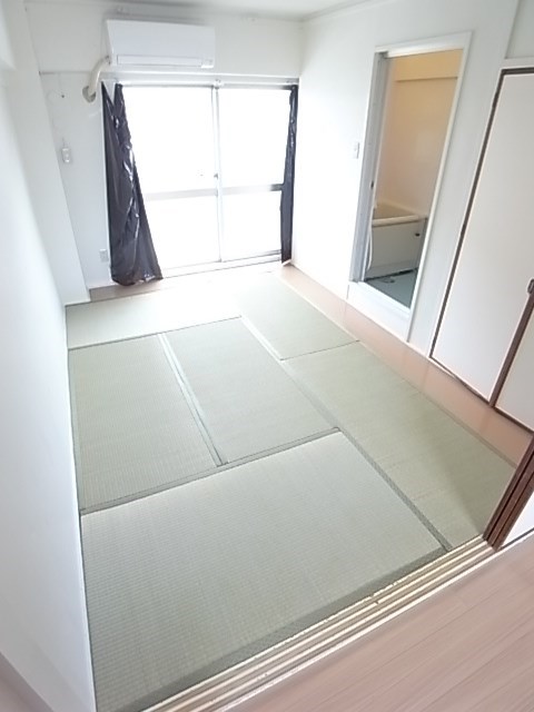 その他部屋・スペース　開放的な寝室です
