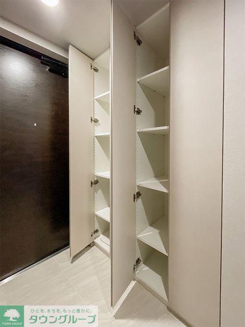 玄関　※写真は同タイプ住戸です。