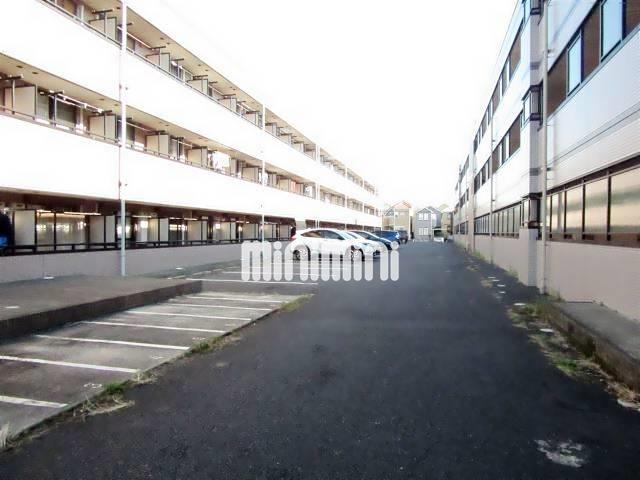 駐車場　敷地内駐車場空きあります。
