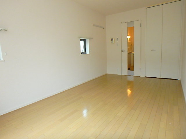 居室・リビング　広くてレイアウトしやすいお部屋です。