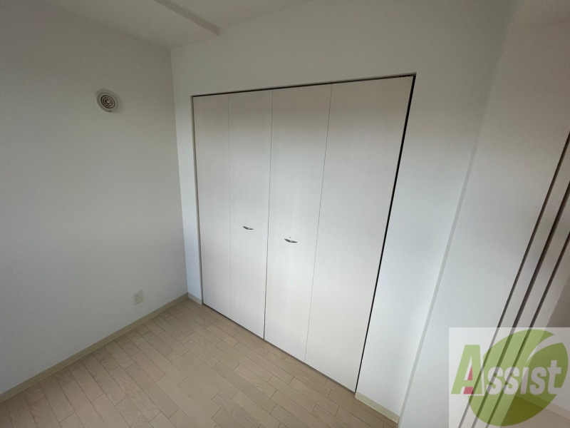 収納　寝室の収納です。部屋がすっきり片付きます。