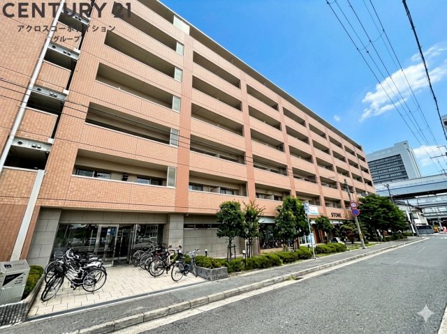 建物外観　オートロックで外部の人間が簡単に出入りできないため安心です。