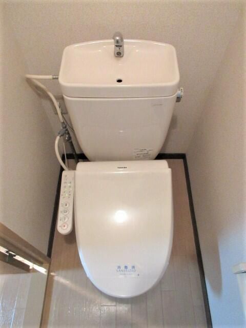 トイレ　写真は別の部屋のものです。
