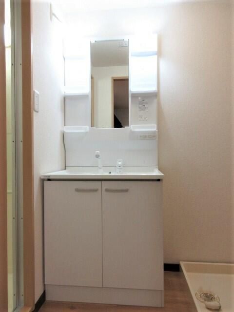 洗面設備　写真は別の部屋のものです。