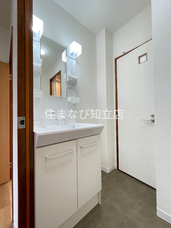 洗面設備　別室同型写真