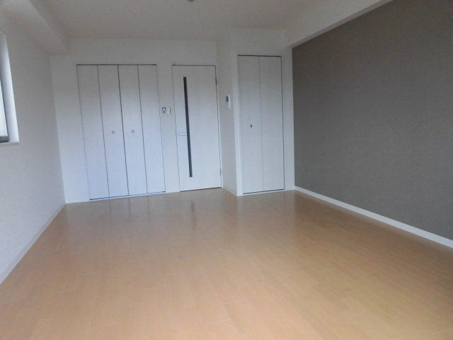 居室・リビング　きれいなフローリングのお部屋です