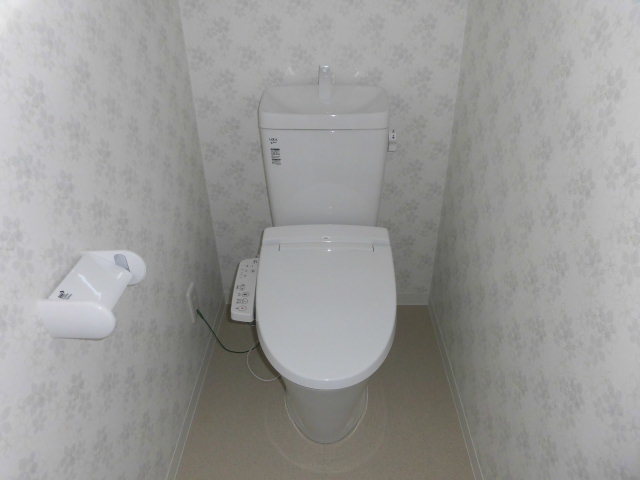 トイレ　温水洗浄便座のきれいなトイレです
