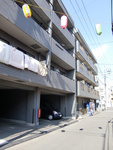 エントランス　バルコニー側は日当り良好