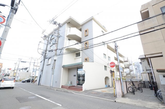建物外観　オートロック付きで安心です♪