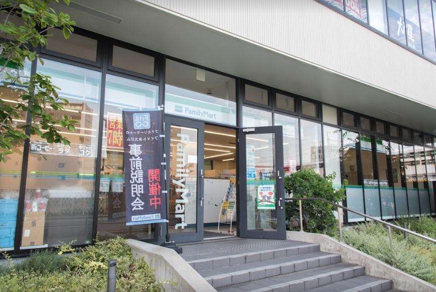 コンビニ　ファミリーマート ポンテポルタ千住店（コンビニ）まで306m