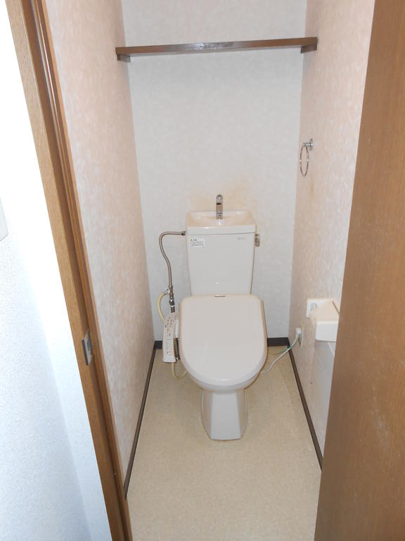 トイレ　温水洗浄便座になりました。