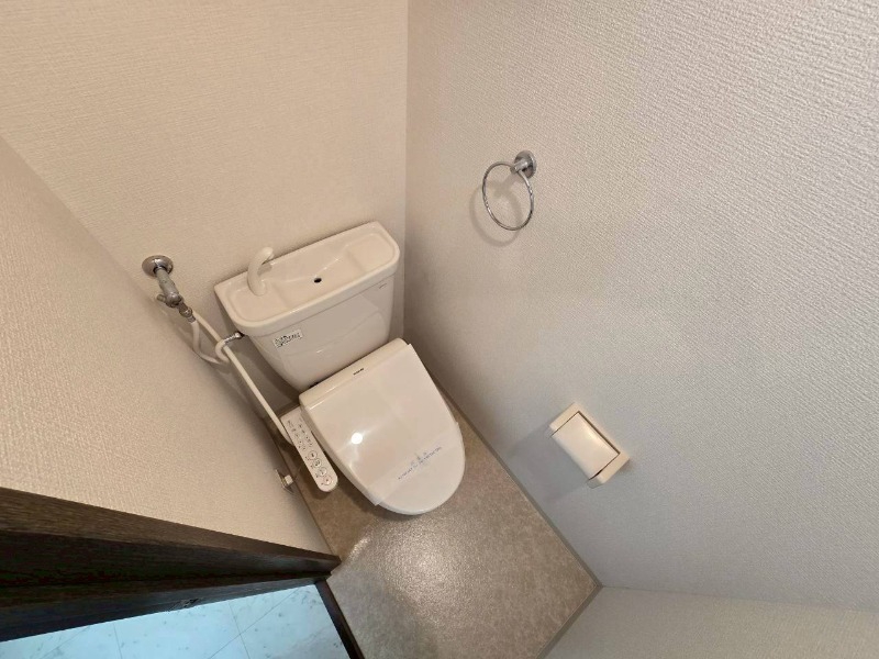 トイレ　こちらはトイレです。清潔感があり、安心して使用できます。