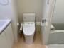 トイレ　落ち着いた色調のトイレです
