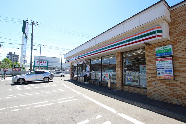 コンビニ　セブンイレブン札幌豊平13丁目店（コンビニ）まで157m