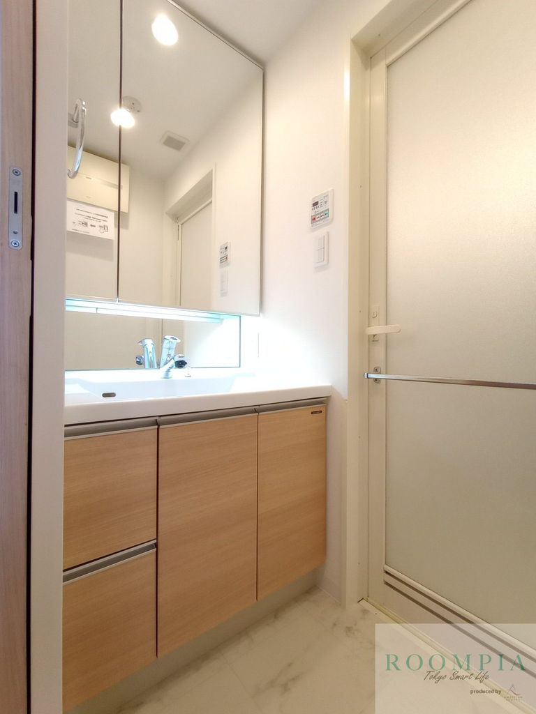 洗面設備　※同タイプの別のお部屋です。